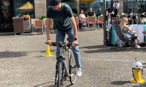 Schneckenrennen auf dem Altstadtmarkt – MCG-Schülerinnen und Schüler beim Fahrradtag in Recklinghausen